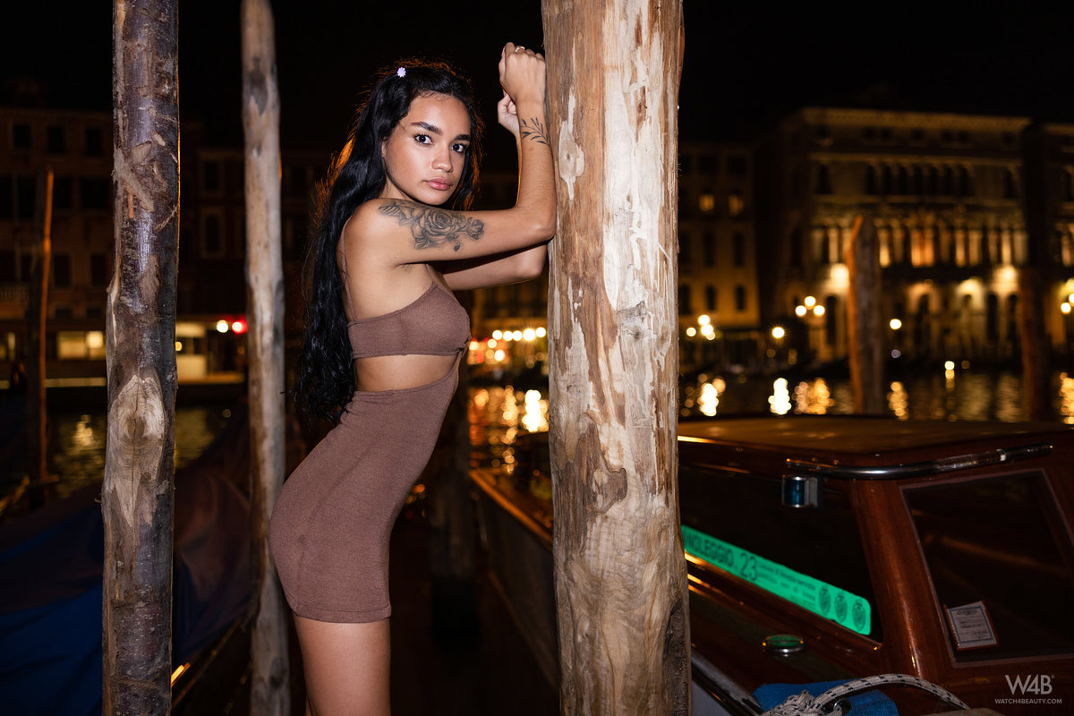 Image of Dulce: Nighttime Venice Without Panties