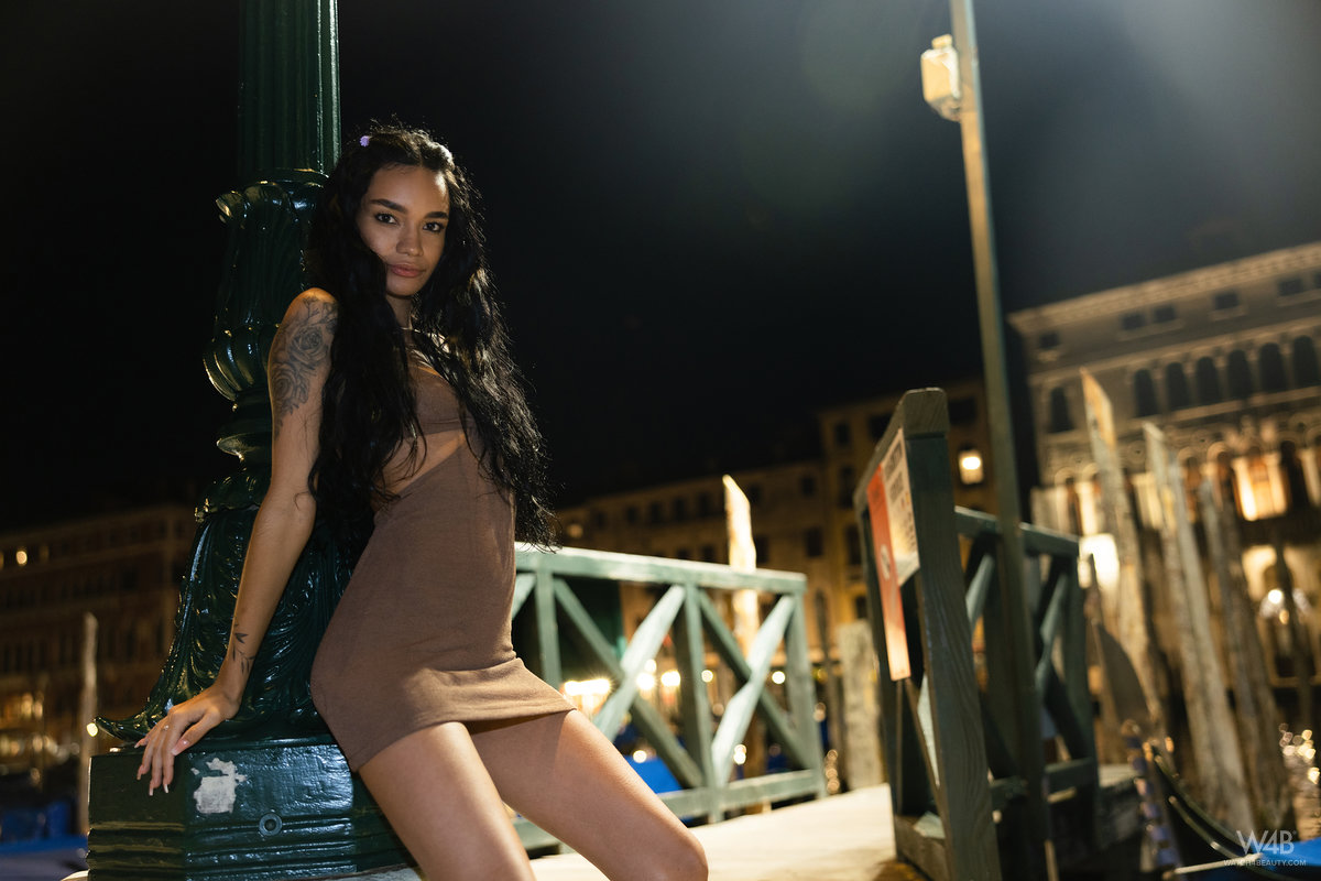 Image of Dulce: Nighttime Venice Without Panties
