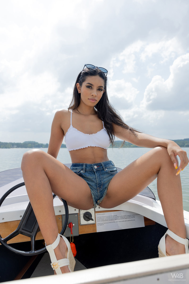 Image of Valery Ponce: Orgasm On The Lake
